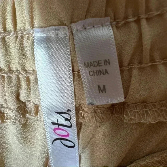 Dots beige lace trim wrap women shorts size medium - Picture 4 of 5